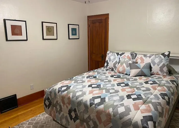 Serene Home One Block From Lake Michigan