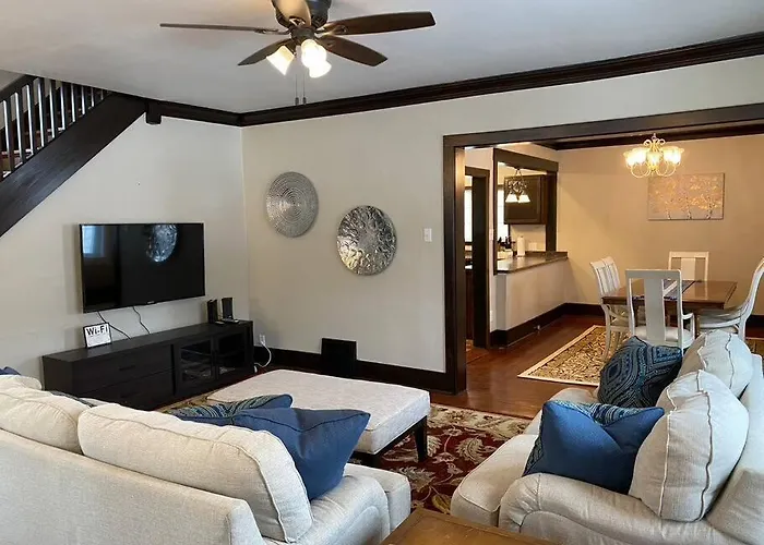 Serene Home One Block From Lake Michigan